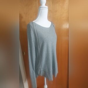 Time and Tru Heather Gray Knit Top